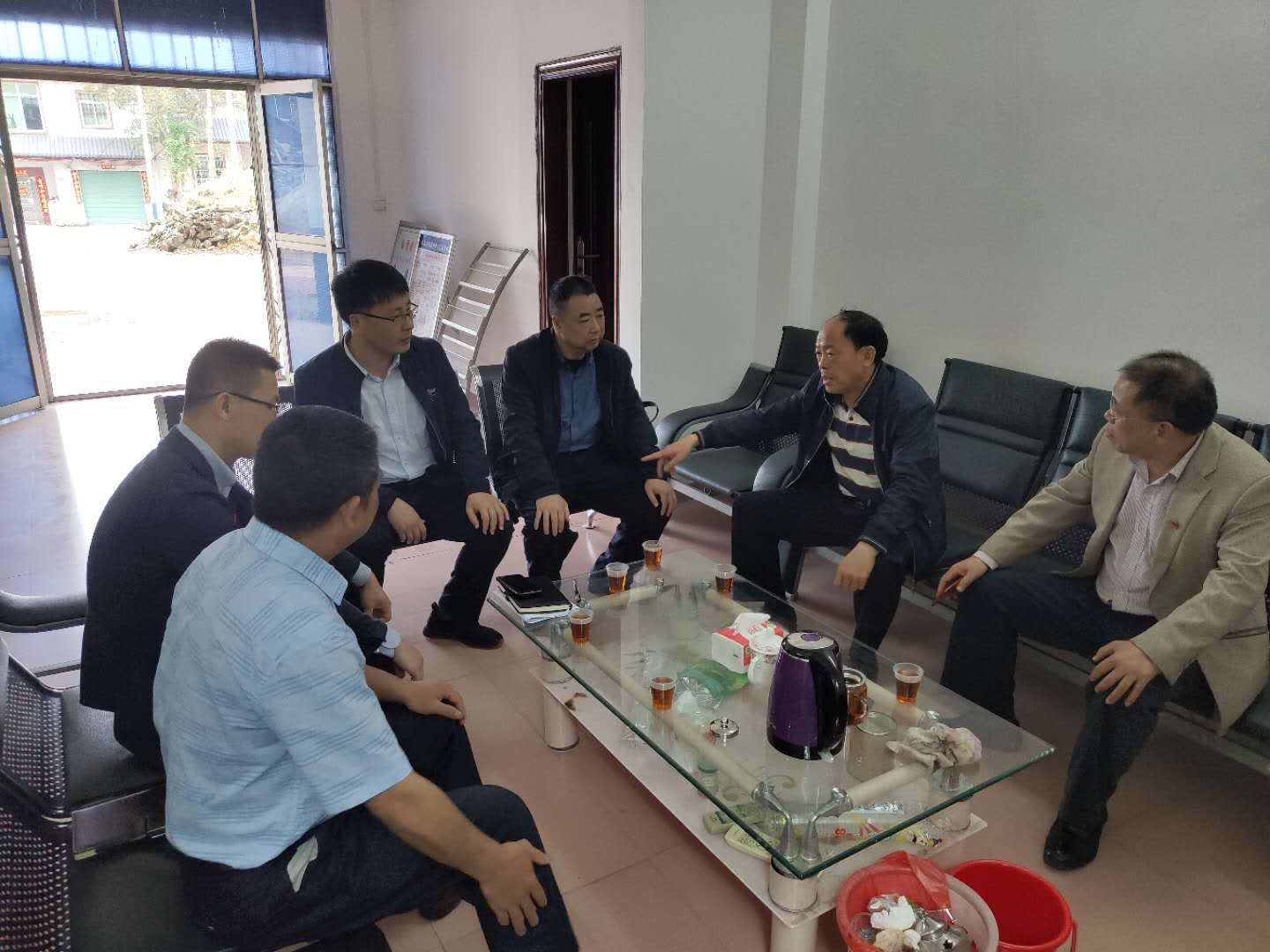 调研 4月18日,南雄市司法局局长董书海,政工科科长何秋荣和韶关监狱