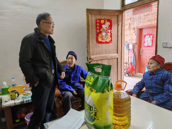 刘局慰问.jpg