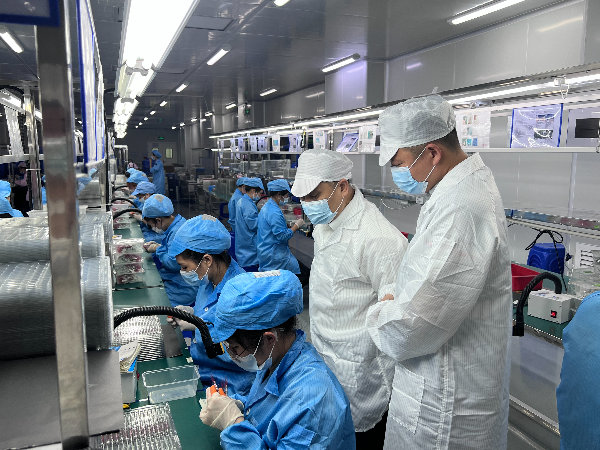 深圳市华诚达精密工业有限公司车间1.jpg