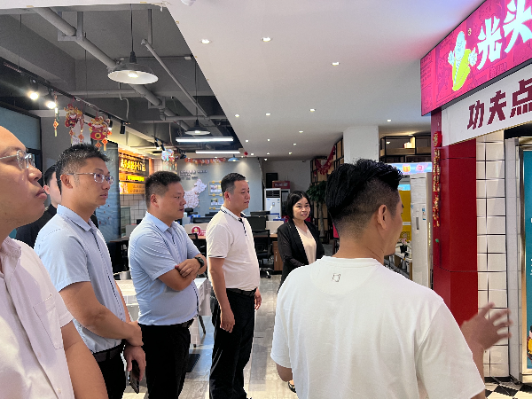 佛山市南海港浩食品有限公司展示栏.jpg