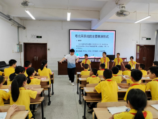 南雄市第一小学5月30日“戏曲进校园”主题教育活动互动环节.jpg