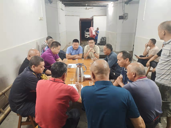征地组召开家长会,解读征地及征地社保等政策。.jpg