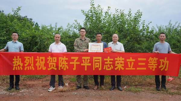 2.黄坑镇陈子平家庭 (2).JPG