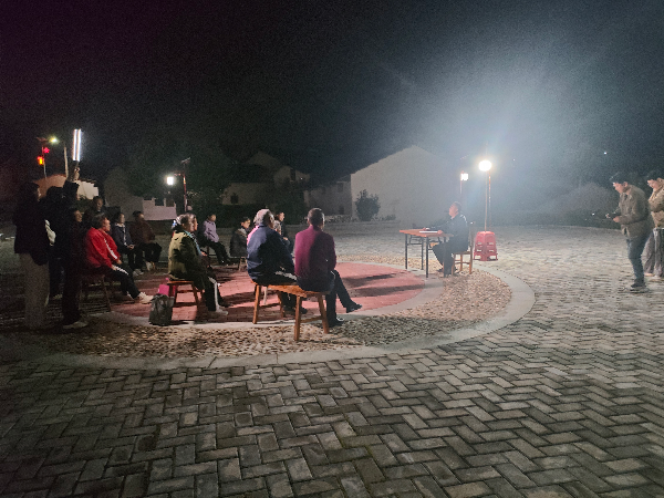 召开邻里议事会.jpg