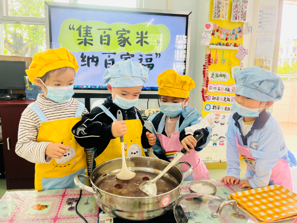 南雄市湖口镇中心幼儿园“集百家米、纳百家福”,重阳节里播撒孝心种子相片1.jpg