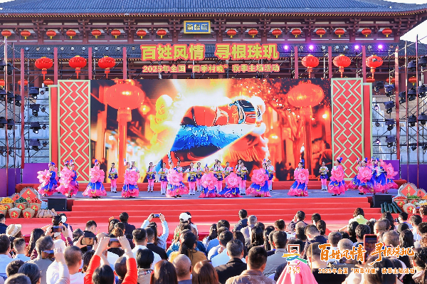 2025年全国“四季村晚”秋季主场活动在南雄火热上演.jpg