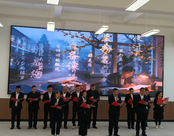 教师诵读照片1.png