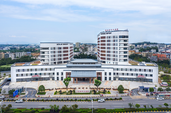 易地新建的南雄市中医院.png