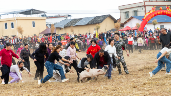 水口镇首届干塘摸鱼节暨“水口鱼王”争霸赛.jpg