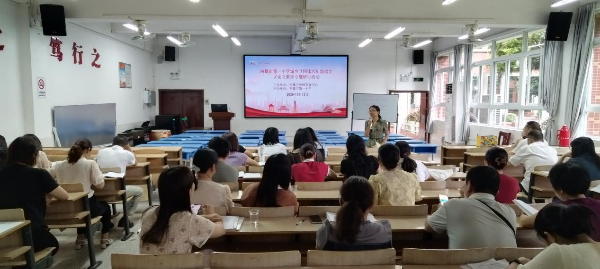 南雄市教师发展中心语文教研员田春英老师作总结评价.png