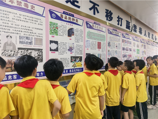 2026年6月南雄市第一小学组织各年级学生参观禁毒教育室.png