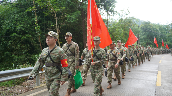 6.行军途中.JPG