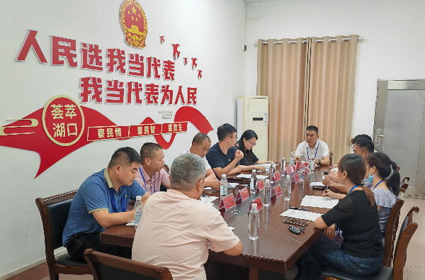 调研组召开“访企问需优服务,深挖线索促招商”专题座谈会.jpg