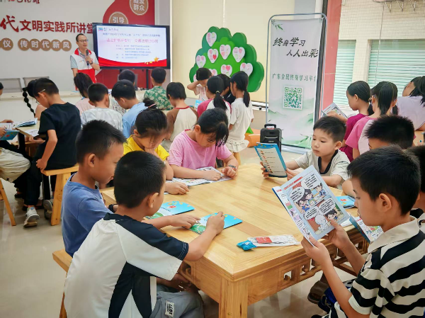 南雄市司法局普法办曾令辉主任开展普法宣讲.jpg